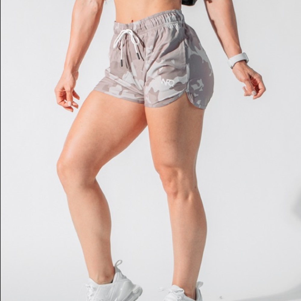 NFQ WOMEN'S ROSE DESERT PERFORMANCE TRAINING SHORT